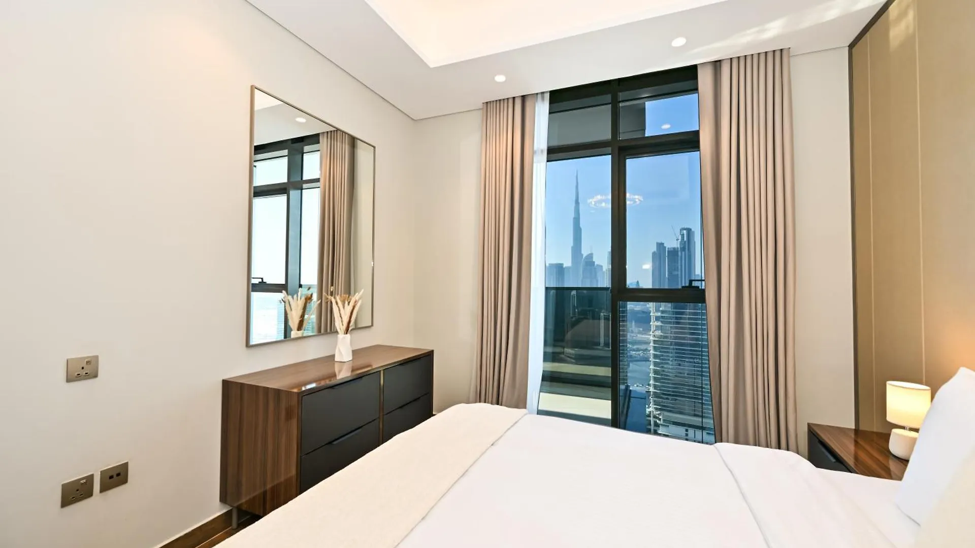 Stunning 1 Bdr Luxury With Burj Khalifa View Apartment Dubai