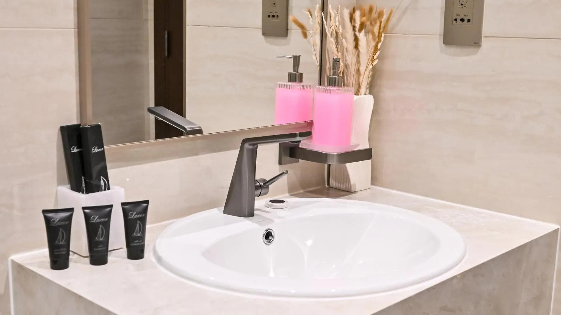 Stunning 1 Bdr Luxury With Burj Khalifa View Apartment Dubai