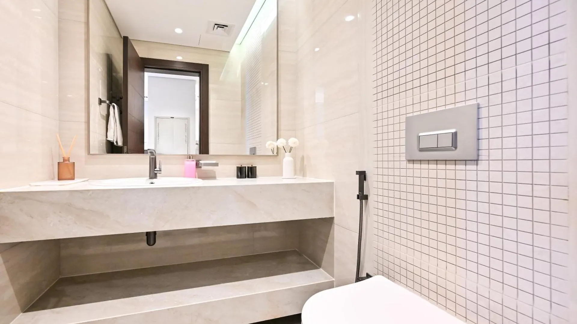 Stunning 1 Bdr Luxury With Burj Khalifa View Apartment Dubai